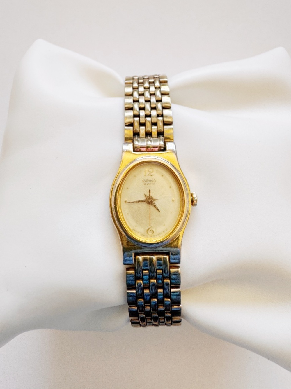 Seiko Quartz Watch Women’s Gold Tone Oval Face Vintage 17mm 6” Runs